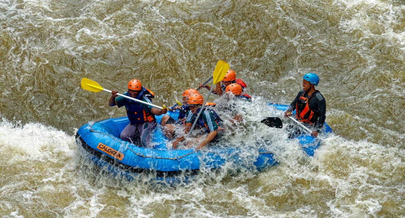 Experience-The-Thrill-of-White-Water-Rafting.jpg