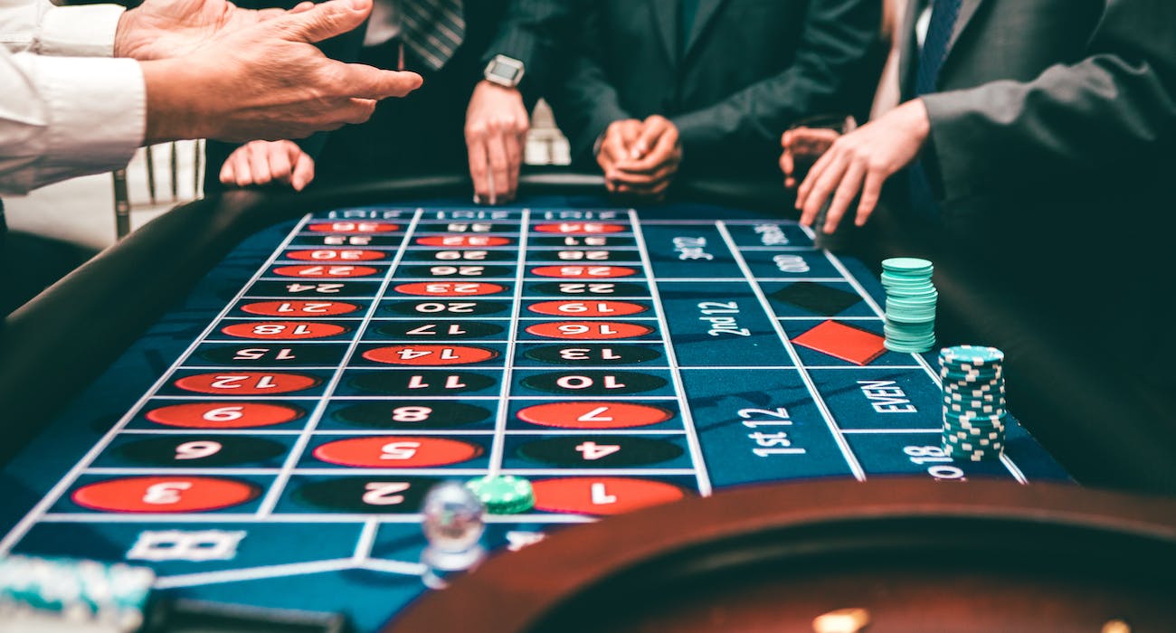 Exploring-th%D0%B5-Compl%D0%B5x-Landscap%D0%B5-of-Gambling-Balancing-B%D0%B5n%D0%B5fits-and-Pitfalls.jpg