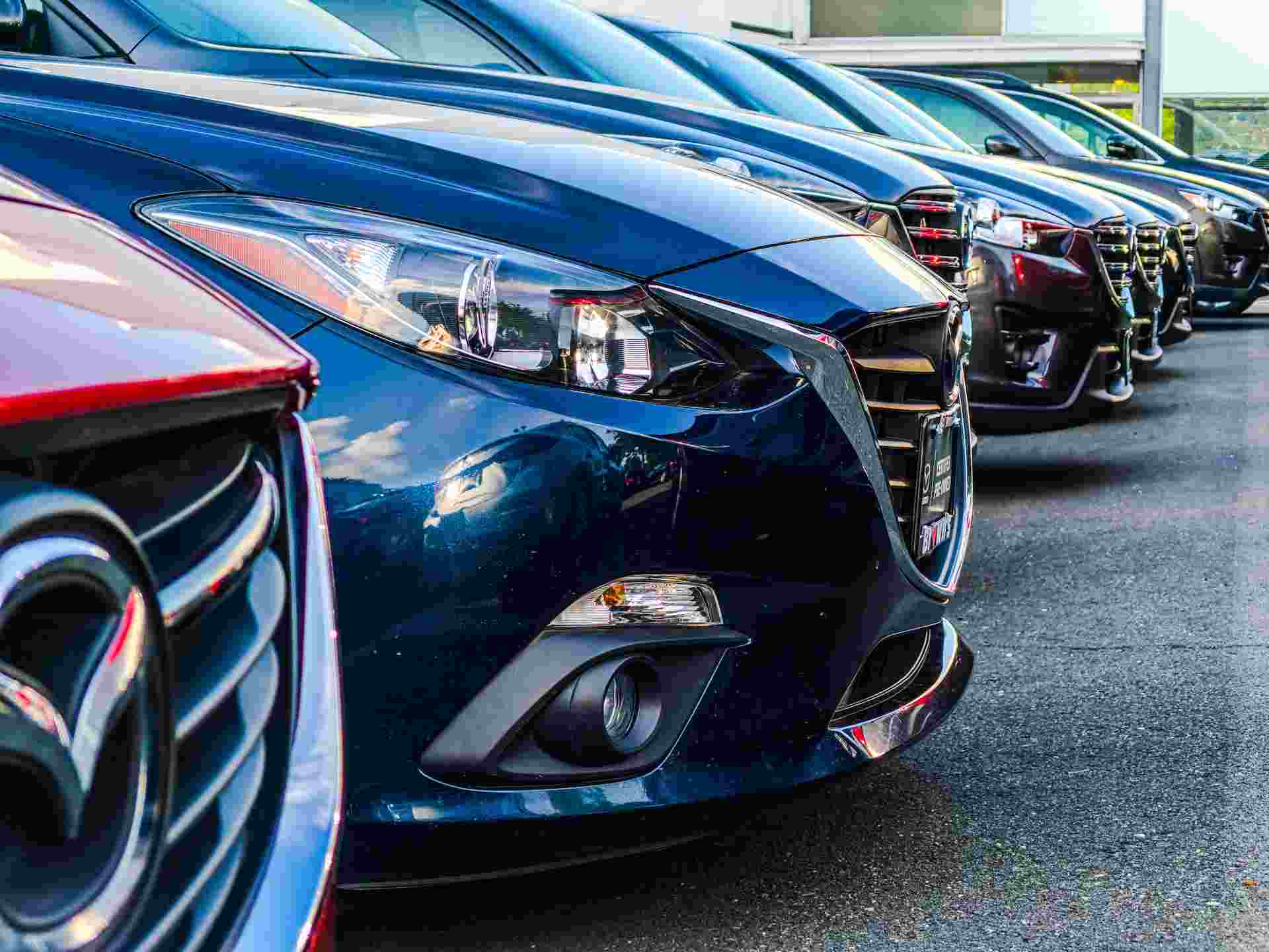 Here-Is-All-You-Should-Know-About-Before-Booking-A-Weekly-Car-Rental.jpg