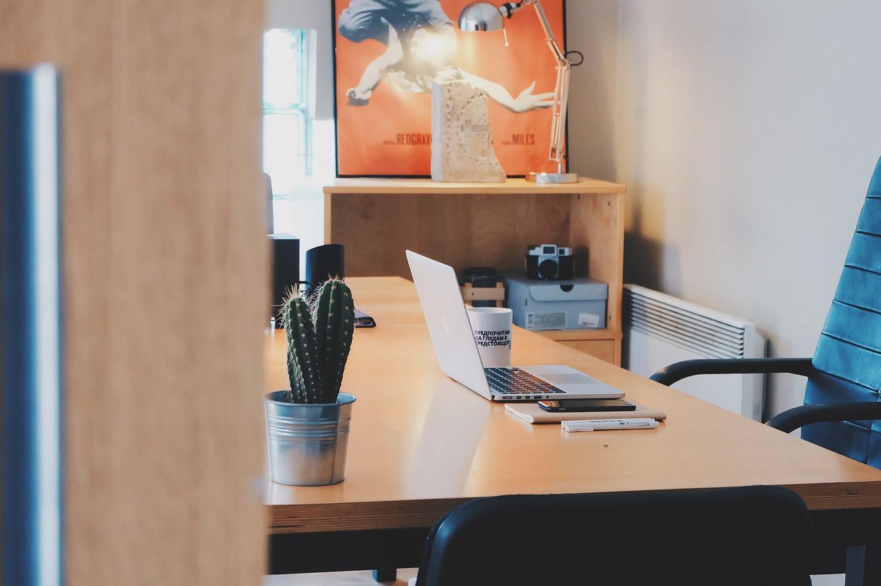 How-a-Study-Table-and-Lamp-Can-Bring-Better-Learning-Experiences-in-the-Classroom.jpg
