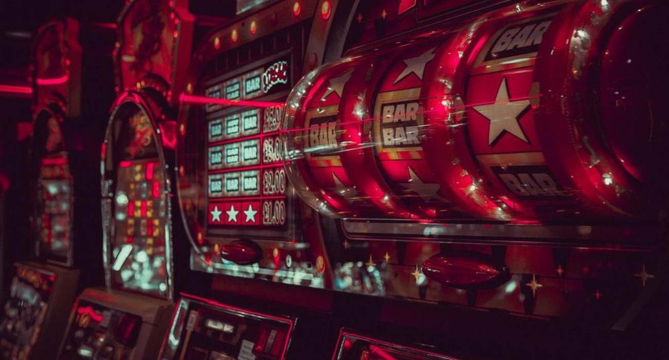 Online-Casino-%E2%80%93-Enjoy-Without-Getting-Up-From-Your-Living-Room-Couch.jpg