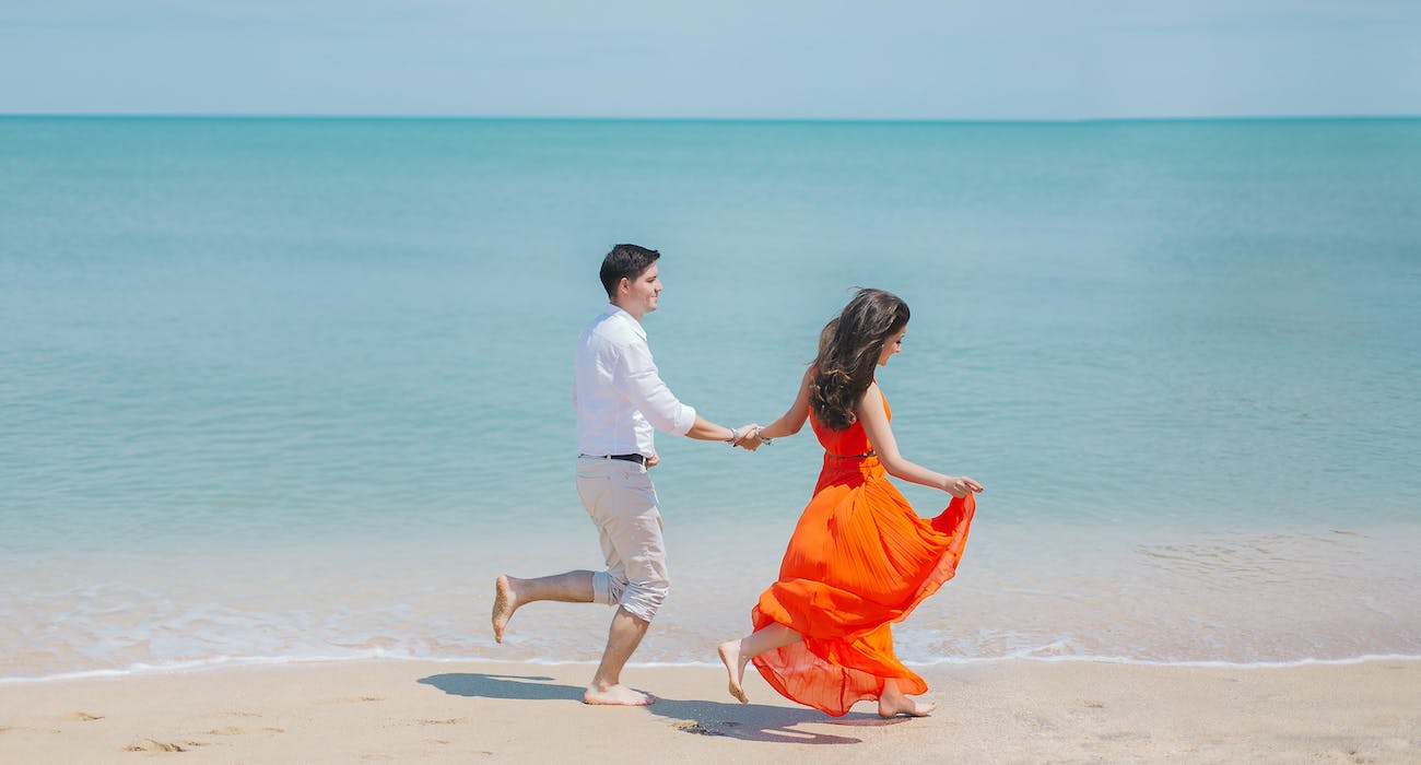 Strengthening-Bonds-What-Happy-Married-Couples-Discuss.jpg