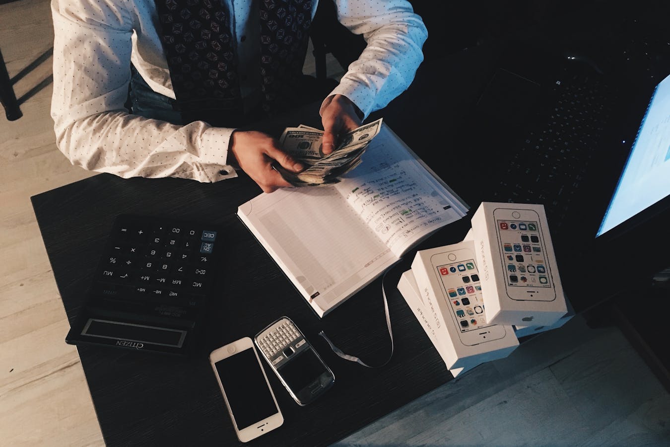 Understanding-Business-A-Guide-to-Growth-and-Success.jpg