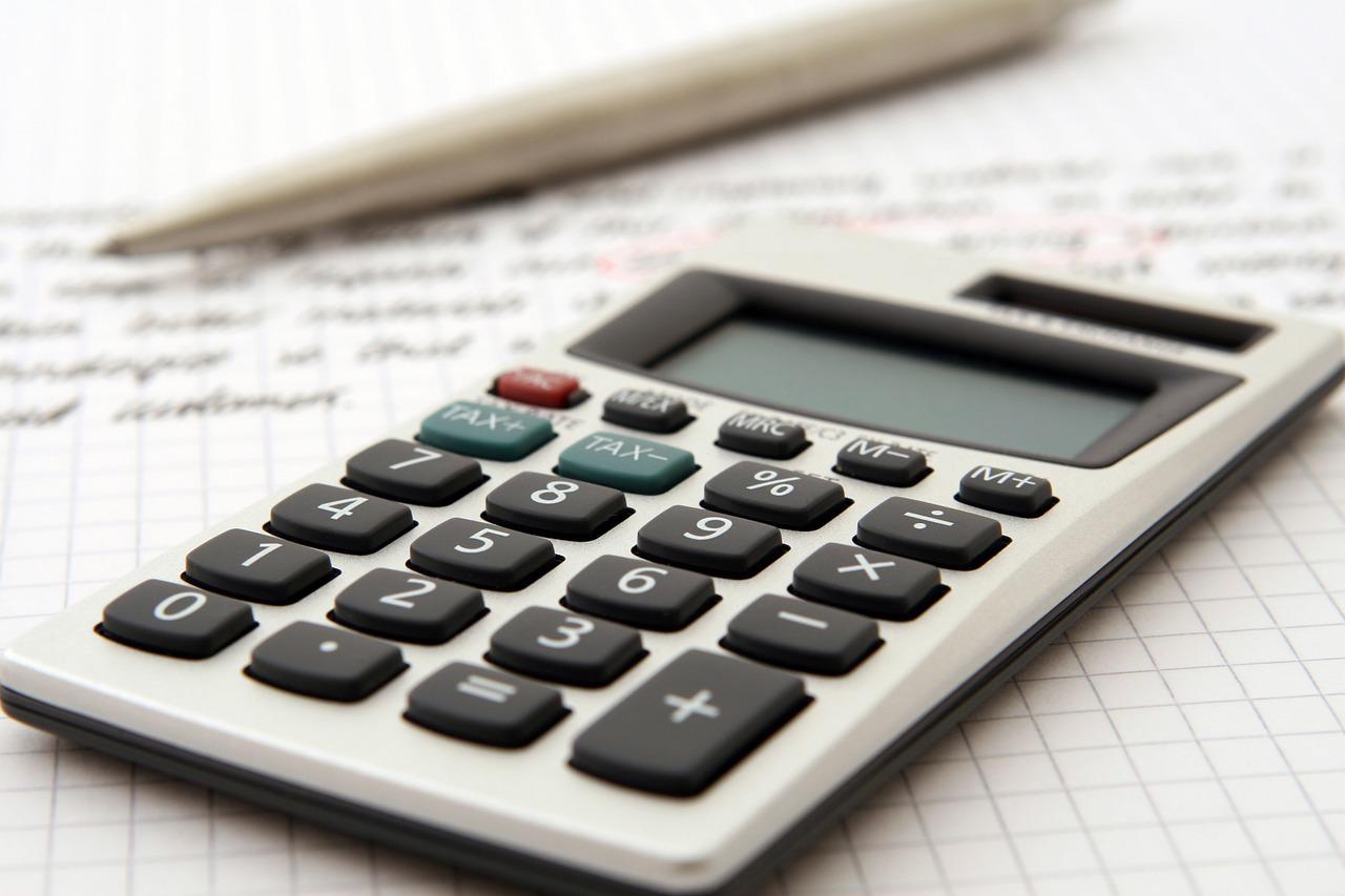 accountant-g39f2df4ce_1280.jpg