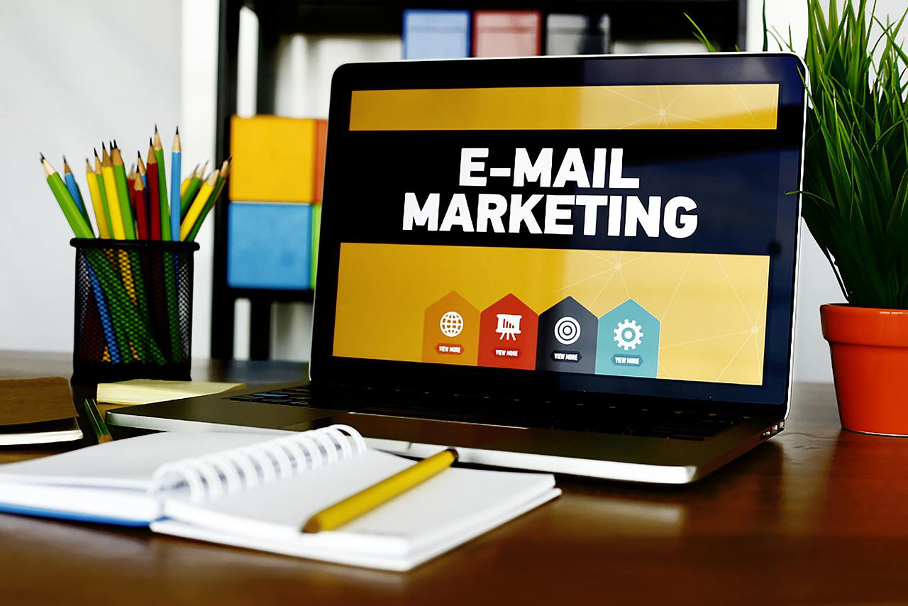 email-marketing-gc2b643b2a_1280.jpg