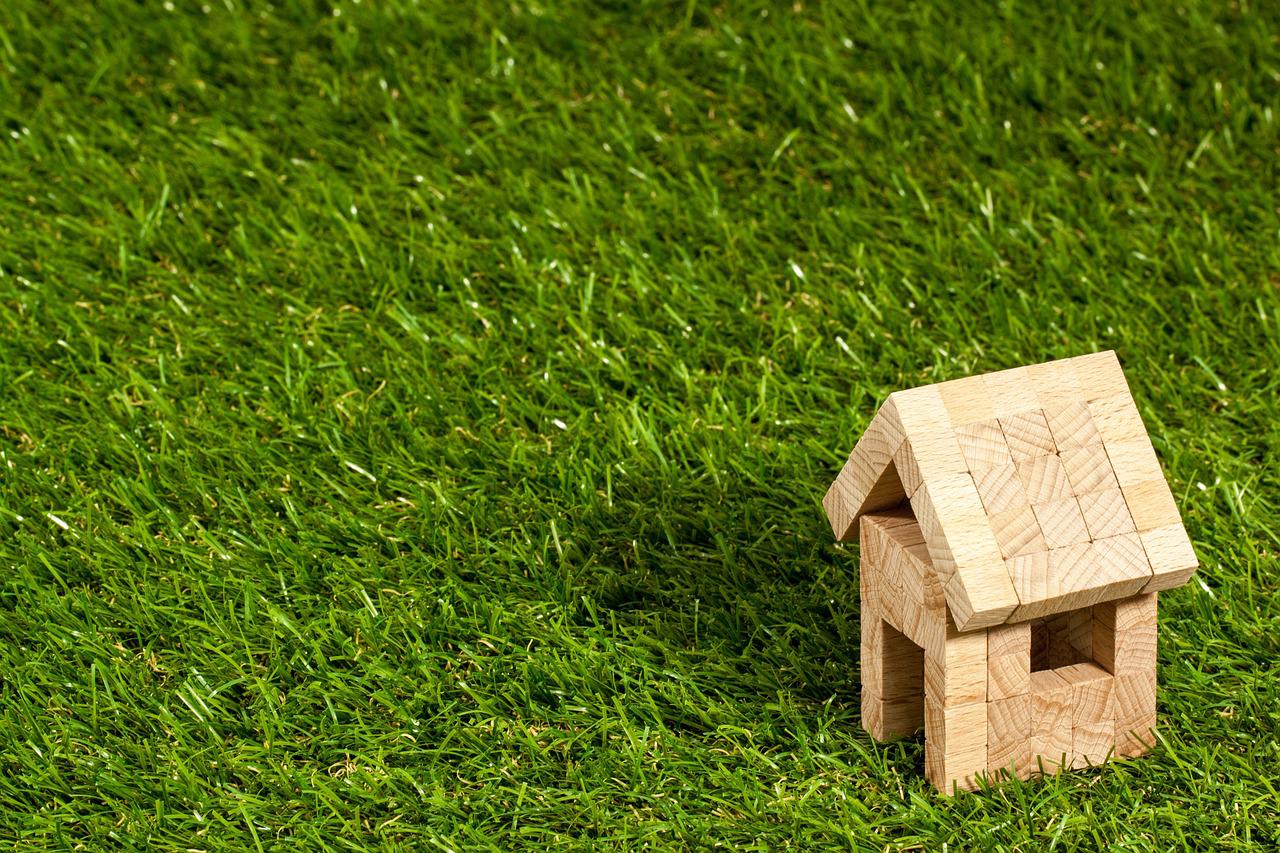 house-g0e8eab2f8_1280.jpg