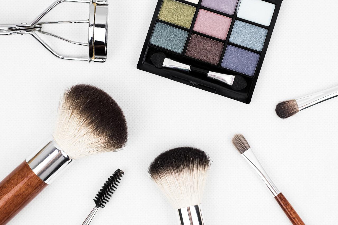 makeup-brushes-1761648_1280.jpg